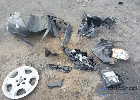 2018 Ford Escape S z USA, uszkodzony, nr VIN 1FMCU0F7XJUC44752